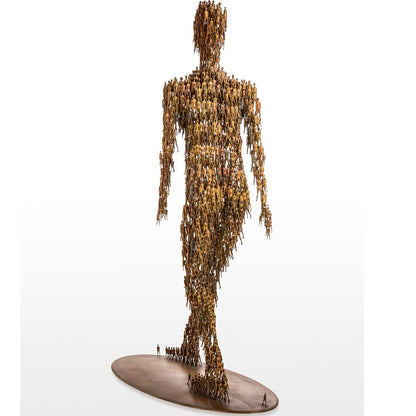 Rückansicht der Bronzeskulptur "Going"