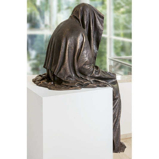 Rückansicht der Bronzeskulptur "Kantenhocker (Braun)"