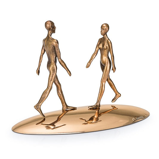 Frontansicht der Bronzefigur "Reflexion of being"