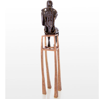 Nahansicht der Bronzeskulptur "Der Denker