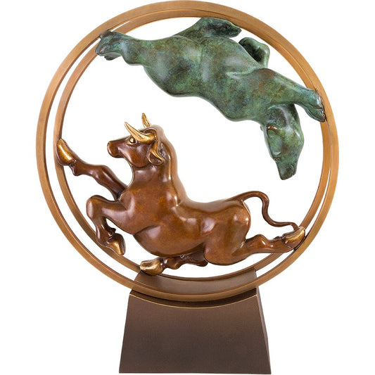 Bronzeskulptur "Bulle & Bär im Rad" von Jagna Weber