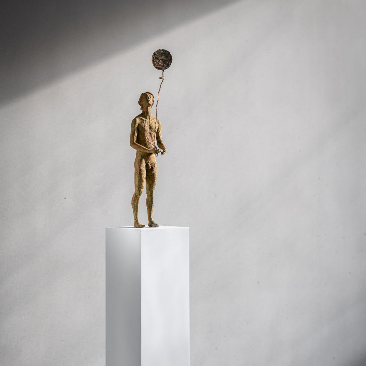 Bronze sculpture "Thoughts 5 - Time" by Raffaella Benetti