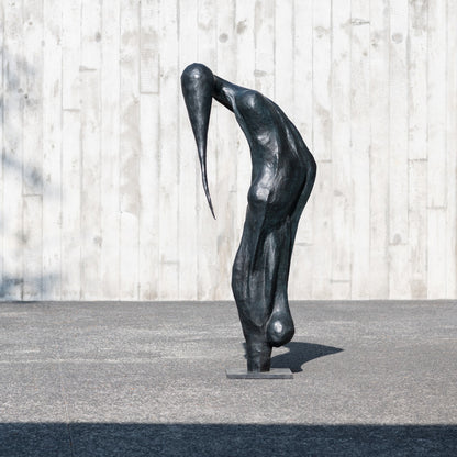 Bronze sculpture "Modest" by Nele Serpieters 
