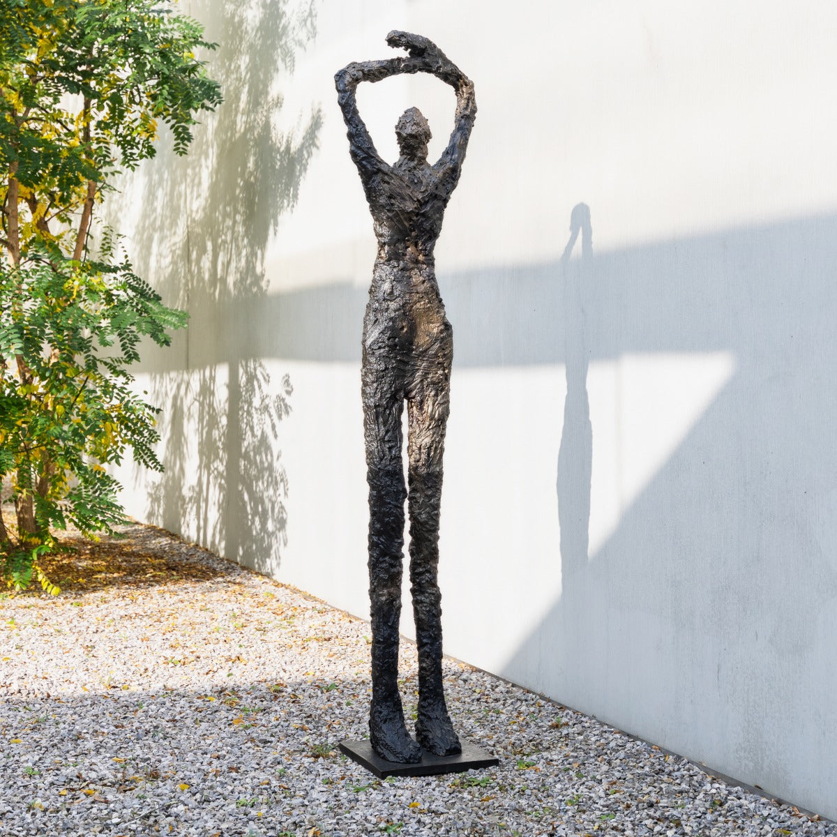 Bronze sculpture "Moon Staring" by Ann Vrielinck 