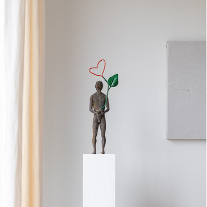 Bronze sculpture "Thoughts 4 - Love" by Raffaella Benetti