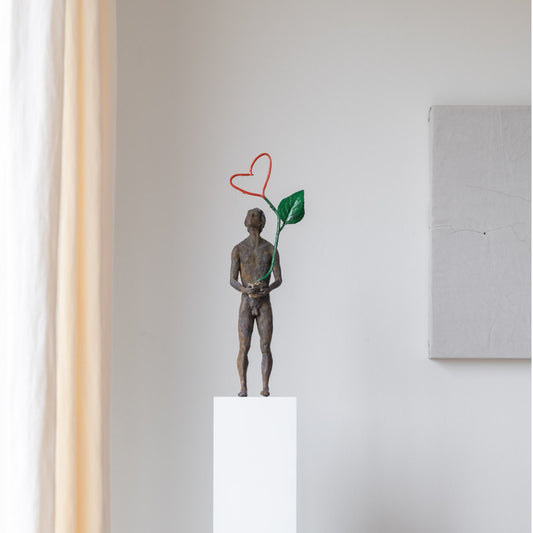 Bronze sculpture "Thoughts 4 - Love" by Raffaella Benetti