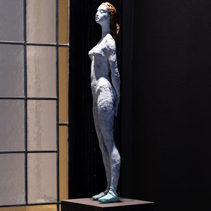 Bronze sculpture "Applauso" by Raffaella Benetti 