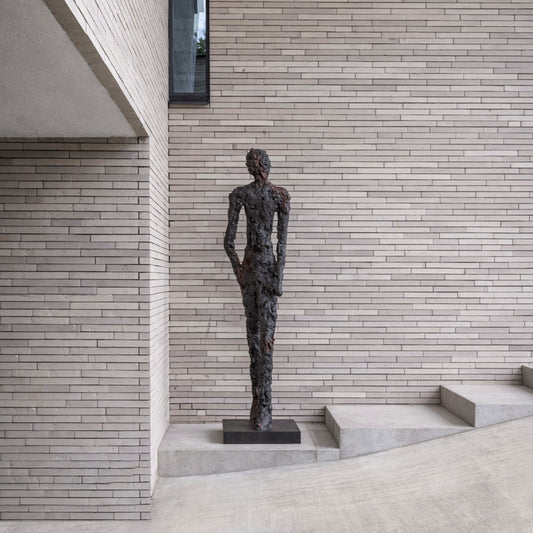 bronze sculpture "Talk" by Ann Vrielinck 