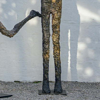 Bronze sculpture "Moon Staring" by Ann Vrielinck 