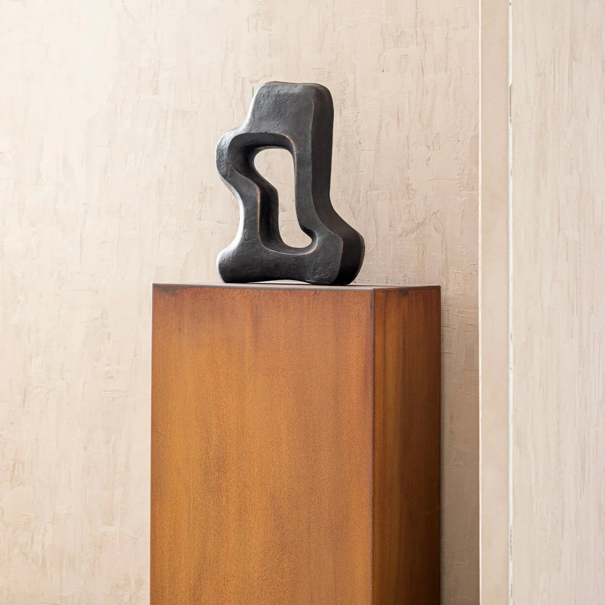 Bronzeskulptur "Arco Naturale" von Simona Sbordone