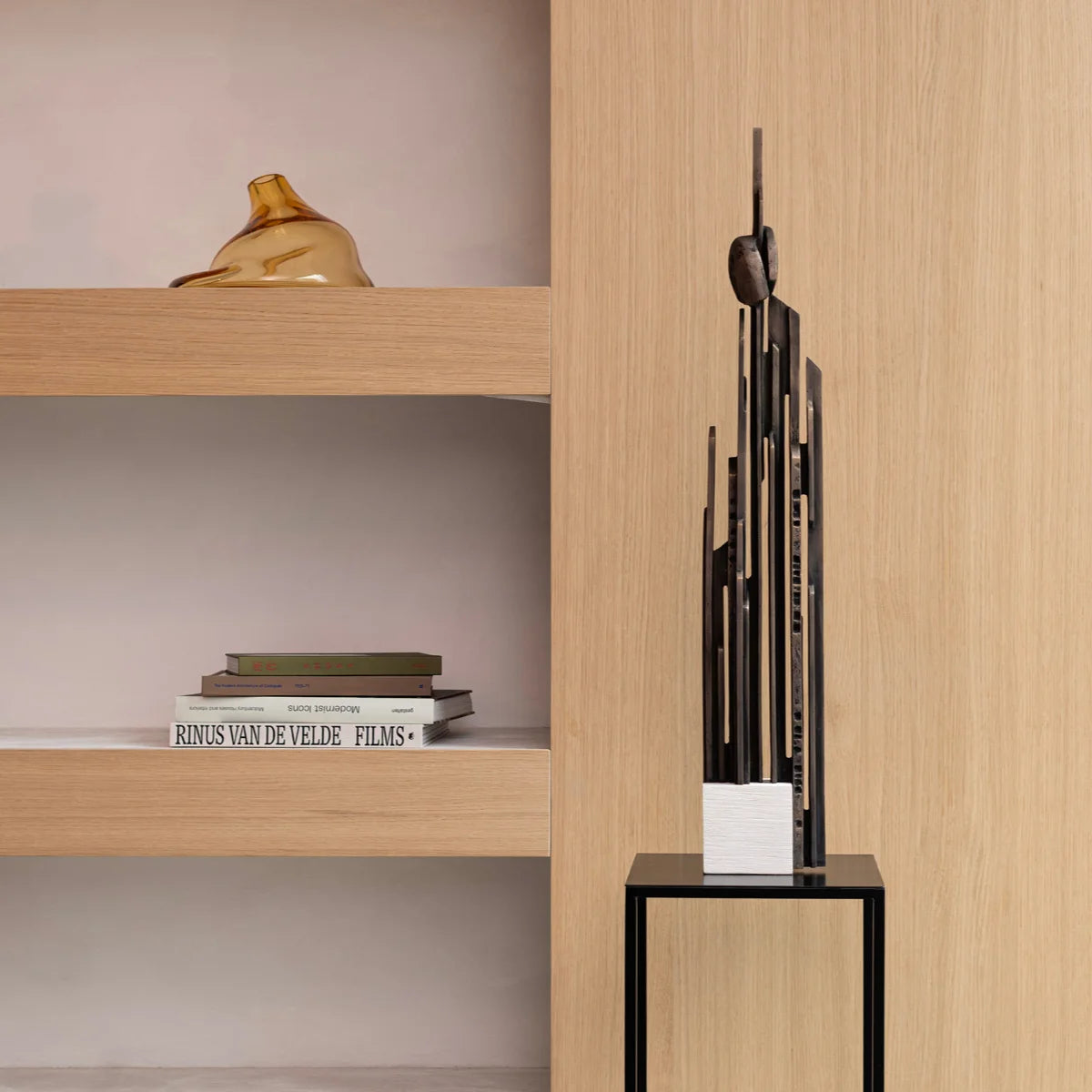 Bronzeskulptur "Lineair" von Guy Buseyne