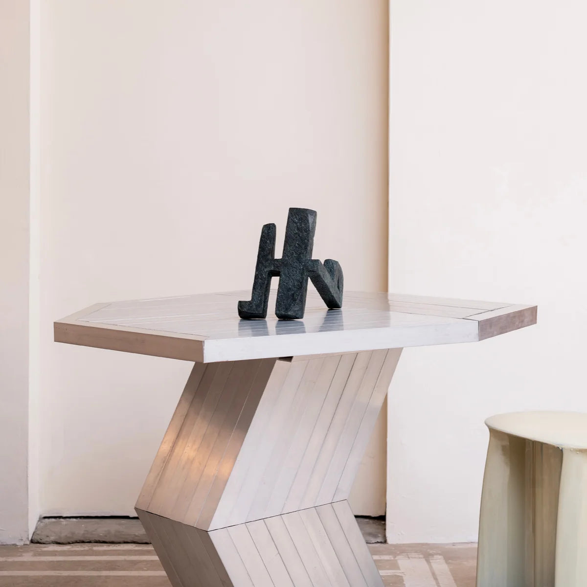 Bronzeskulptur "Silent Language - Hope" von Charbel Abou Zeidan