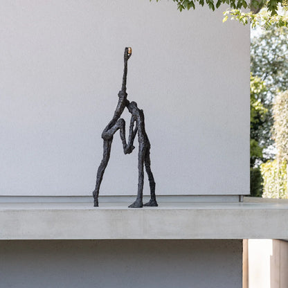 Bronze sculpture "To find" by Ann Vrielinck