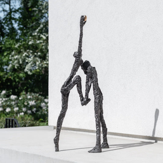Bronze sculpture "To find" by Ann Vrielinck