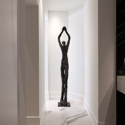 Bronze sculpture "Cloud Catching" by Ann Vrielinck 