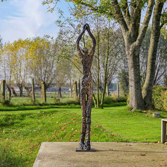 Bronze sculpture "Cloud Catching" by Ann Vrielinck 