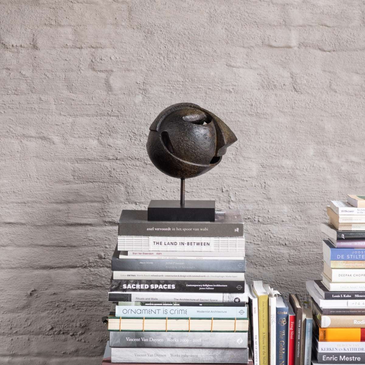 Bronzeskulptur "Masked soul" von Monica Siau
