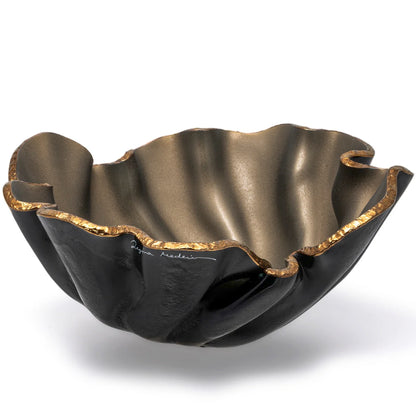 Glass bowl "Bowl Lirio R" by Regina Medeiros
