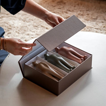 Skulptur "The Visitor Mini Geschenkbox" von Guido Deleu