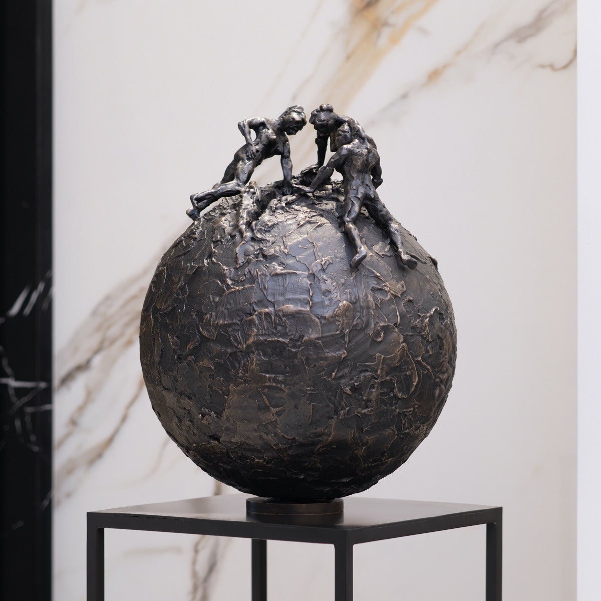 Bronzefigur Universe