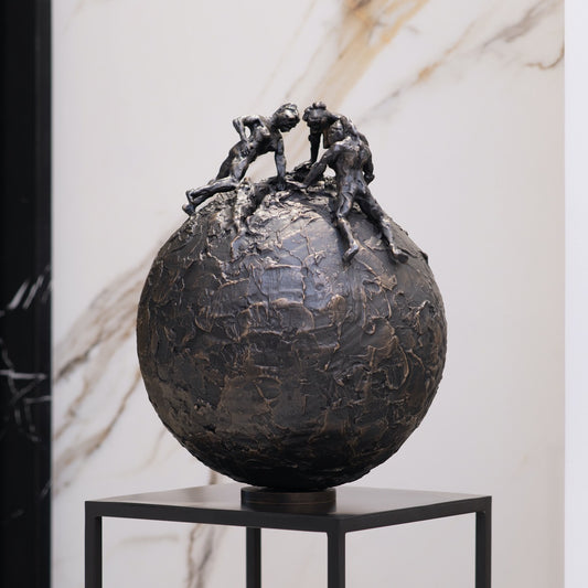 Bronzefigur Universe