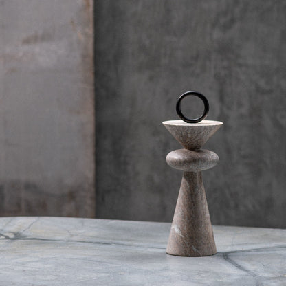 Skulptur "Constantin Totem" von Tatiana Queiroz